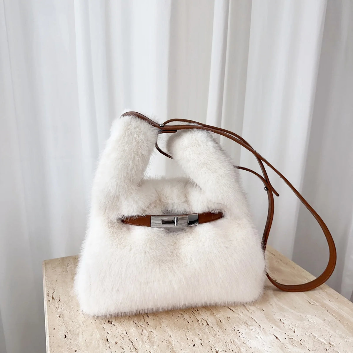 Trendige Damentaschen 2025 Kunstfell Schultertaschen Plüsch Nerzimitat Luxus-Handtaschen Schicke Umhängetaschen Einfarbige Geldbörsen