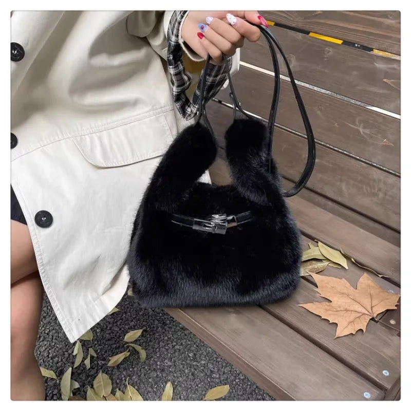 Trendige Damentaschen 2025 Kunstfell Schultertaschen Plüsch Nerzimitat Luxus-Handtaschen Schicke Umhängetaschen Einfarbige Geldbörsen