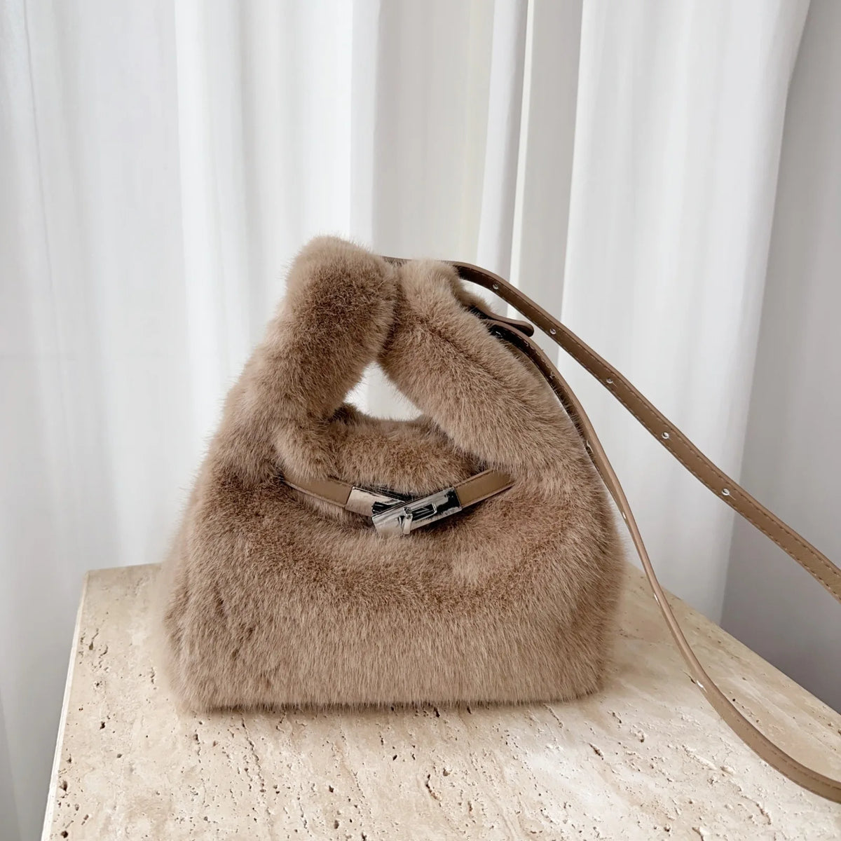 Trendige Damentaschen 2025 Kunstfell Schultertaschen Plüsch Nerzimitat Luxus-Handtaschen Schicke Umhängetaschen Einfarbige Geldbörsen